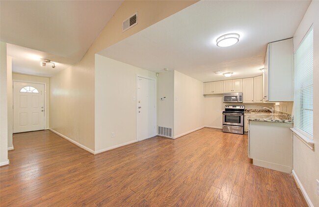 Building Photo - 5730 Southminster Dr