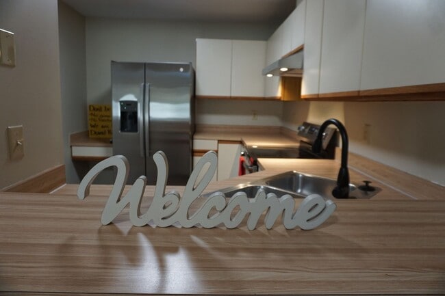 Building Photo - 3/2 Single Story Duplex with Garage