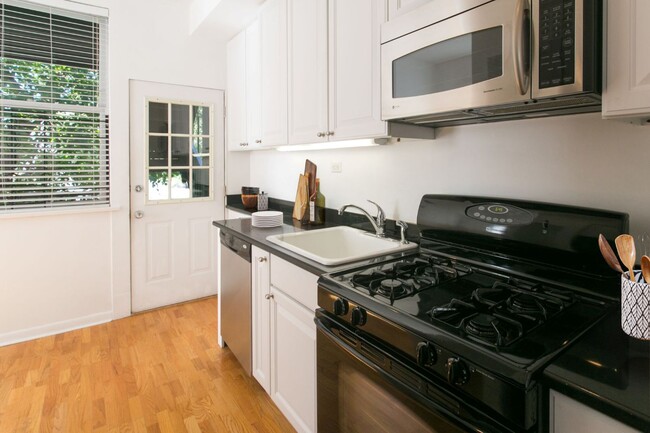 Kitchen - 5532 S. Kimbark Avenue