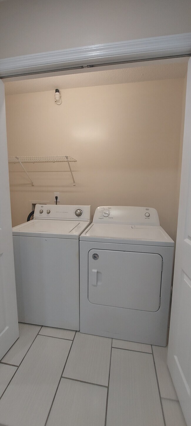Laundry - 1102 Pueblo Dr
