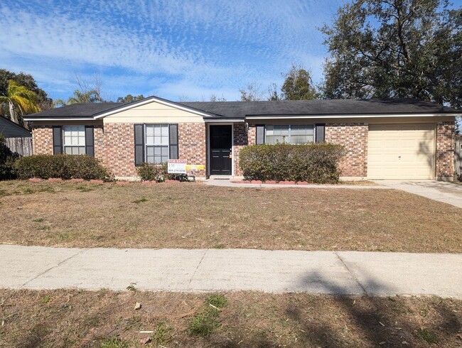 Primary Photo - Great 3/2 with screen porch and fenced bac...