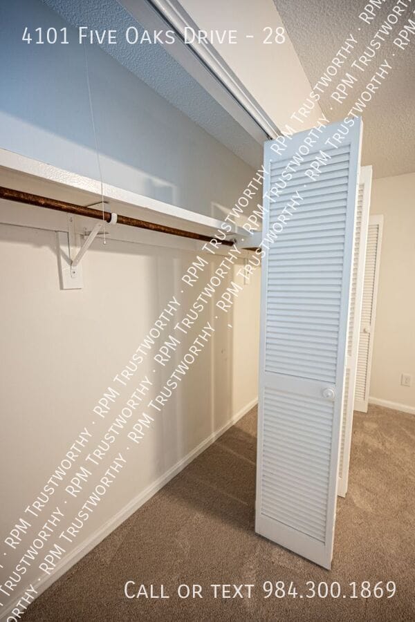 Building Photo - 4101 Five Oaks Dr