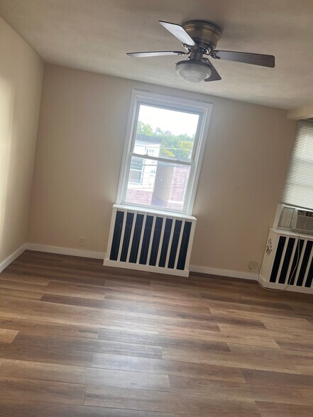 Building Photo - 1913 Saint Paul St