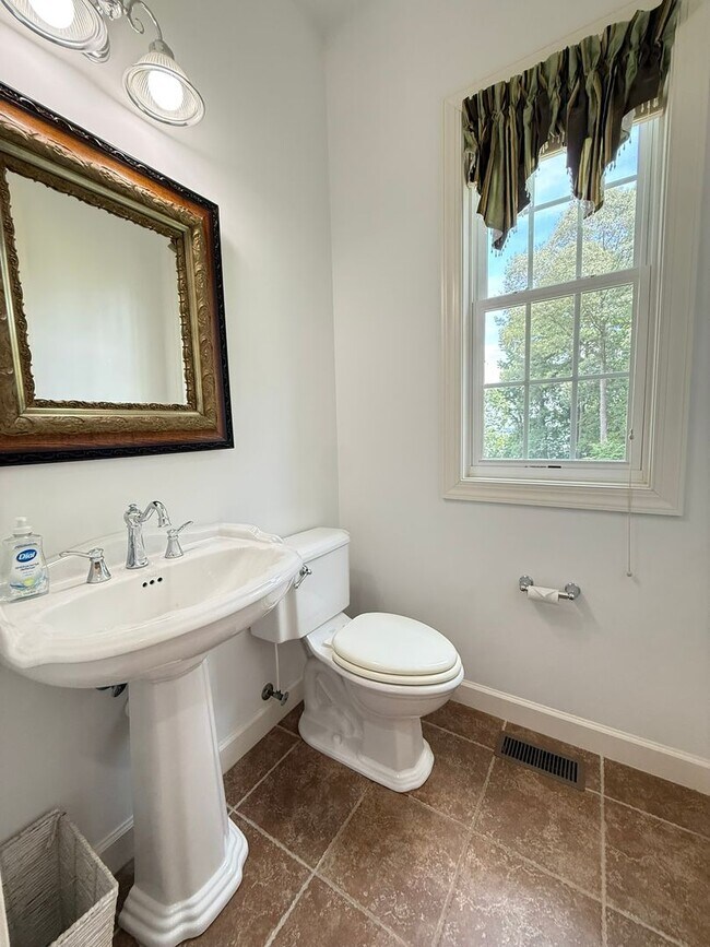 Building Photo - 142 Riverview Plantation Dr