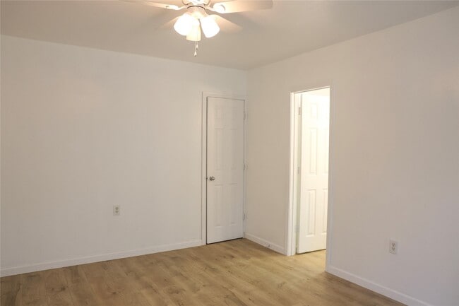 Building Photo - 10 Jenkins St