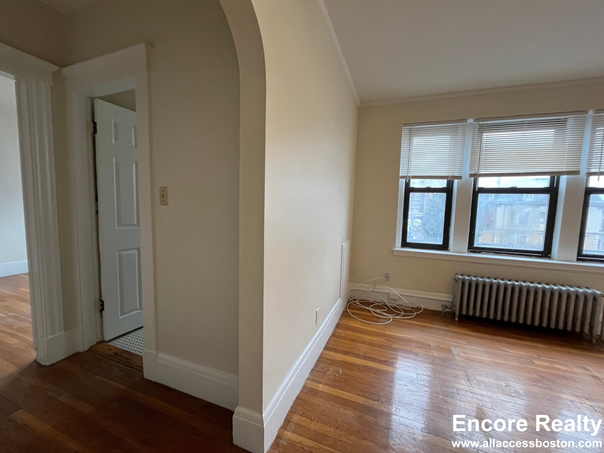 Building Photo - 349 Pleasant St