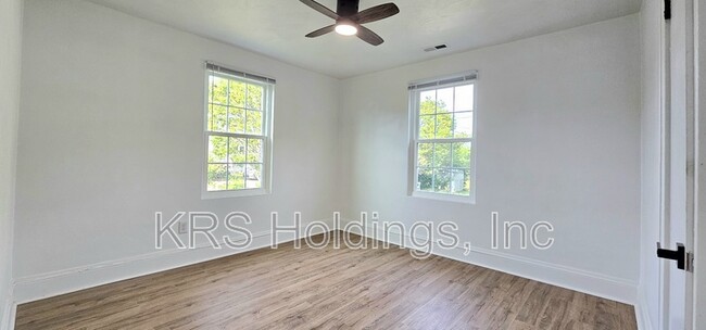 Building Photo - 1267 Little Bay Ave