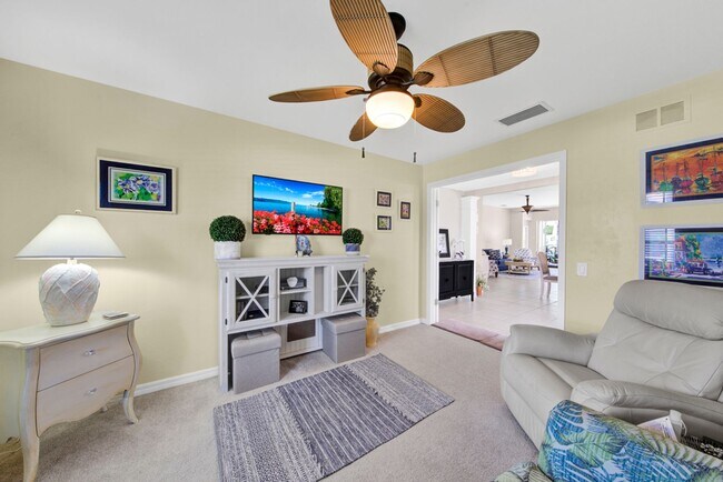 Building Photo - Rarely available Pool villa in Colonial Country Club!