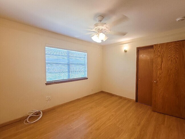 Building Photo - 1124 Harrison Ln