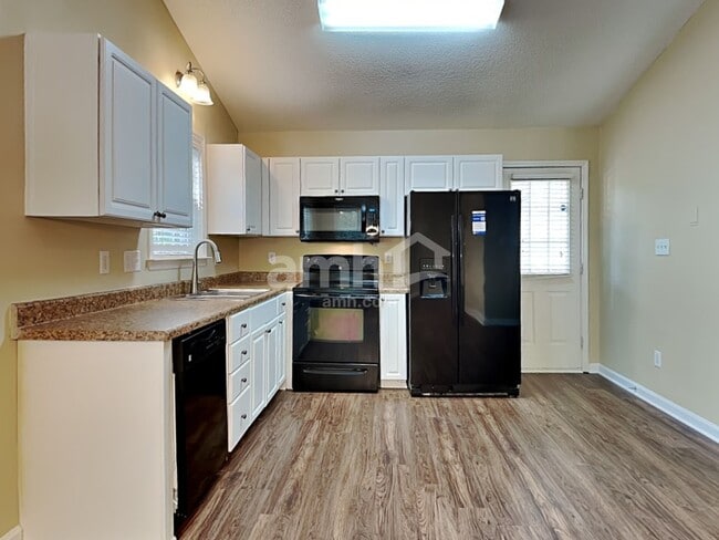 Building Photo - 1004 Moat Ct