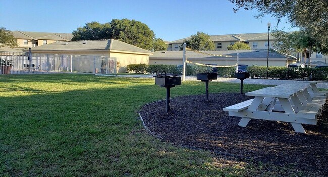 Building Photo - 2020 Greenview Shores Blvd