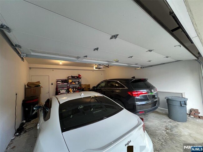 Building Photo - 237 Lincoln Ave