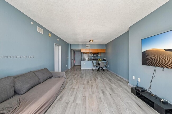 Building Photo - 1750 N Bayshore Dr