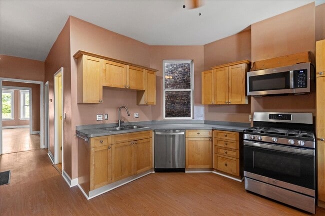 Building Photo - 3145 W Augusta Blvd