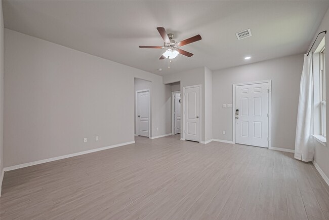 Building Photo - 24742 Russet Bluff Trl