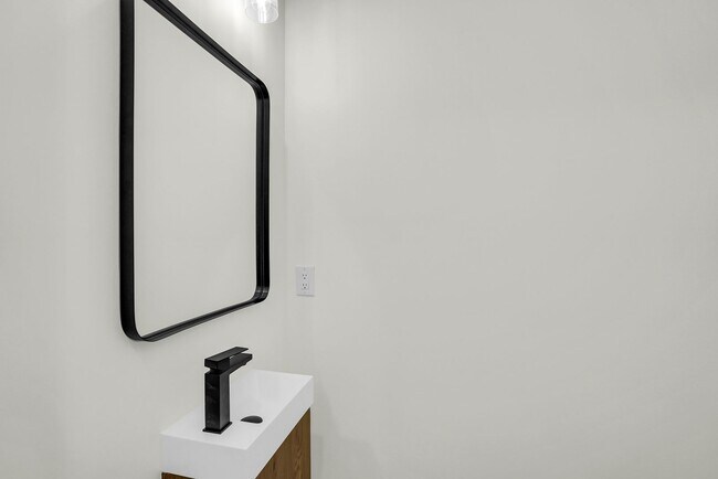 Building Photo - East Duffy Street