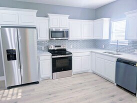 Building Photo - 405 E Wilson Ave