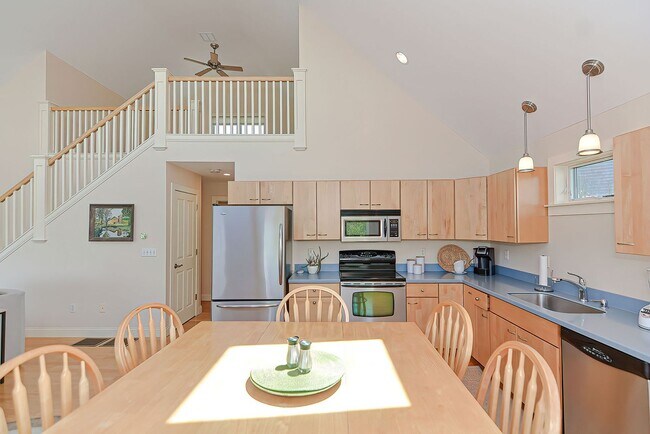 Building Photo - 4 Bryn Mawr Way