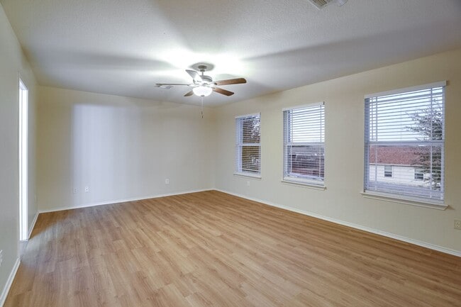 Building Photo - 201 Creek Ledge Dr