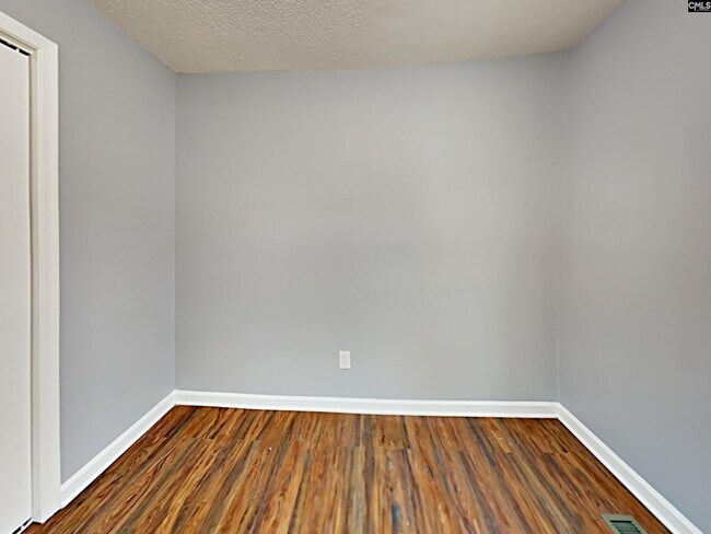 Building Photo - 709 Quail Hills Dr