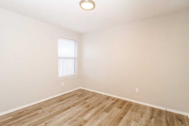 Building Photo - 13805 Canyon Ranch Rd