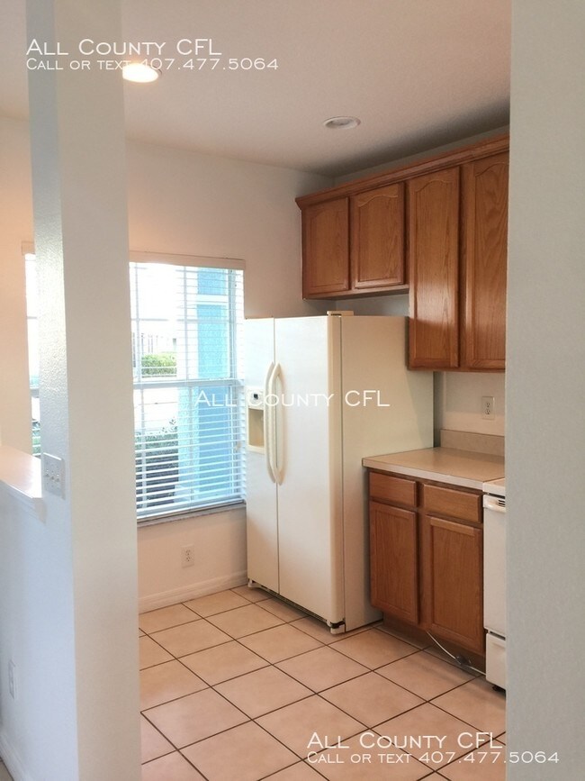 Building Photo - 10660 Savannah Wood Dr