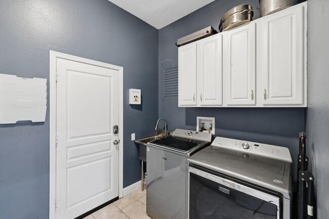 Building Photo - 8210 Prairie Ridge Way