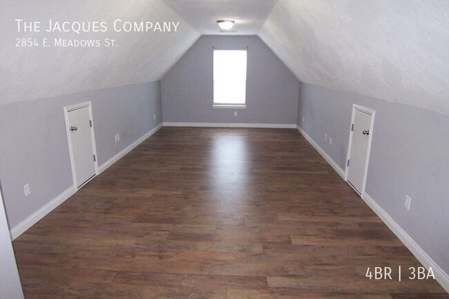 Building Photo - 2854 E Meadows St