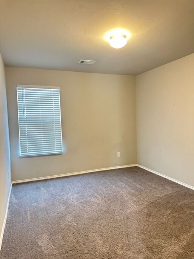 Building Photo - Newer 3 Bedroom/2 Bath Home in Newcastle -...