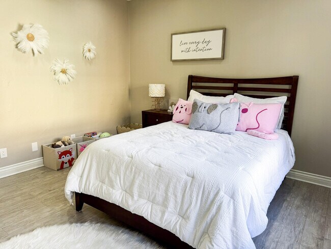 Building Photo - 54974 Oak-Tree