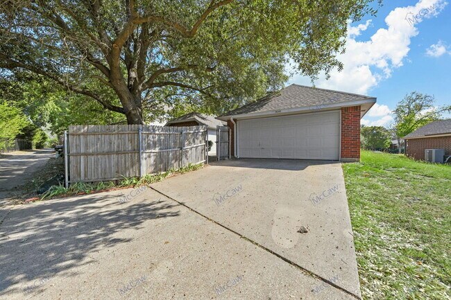 Building Photo - 8041 Flagstone St