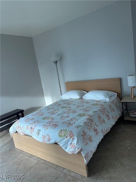 Building Photo - 322 E Karen Ave