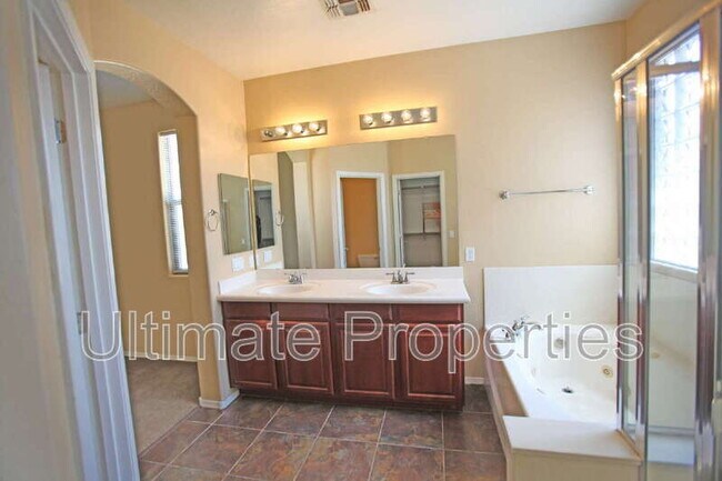 Building Photo - 2025 S 101st Ln