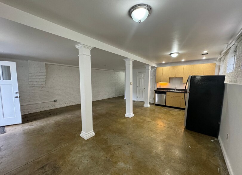 Building Photo - 74 Frankfort St