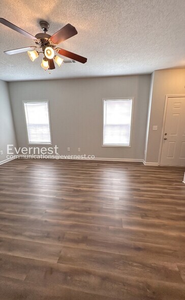 Building Photo - 8631 Thomas Ln