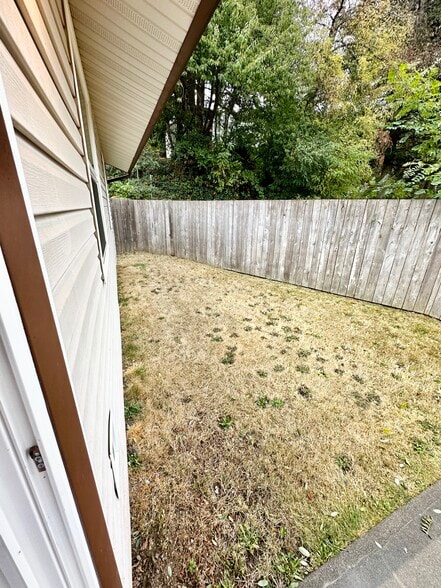 Fully fenced backyard with patio - 3031 Bridgeport Way W