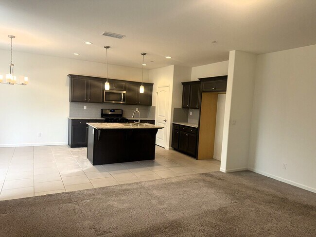 Building Photo - 4324 N Sandrini Ave