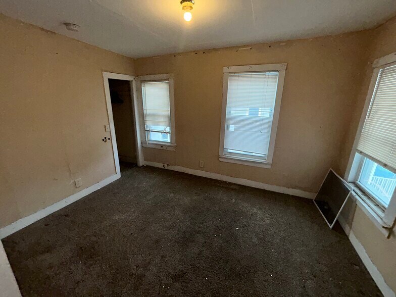 Building Photo - 119 Woodbury St