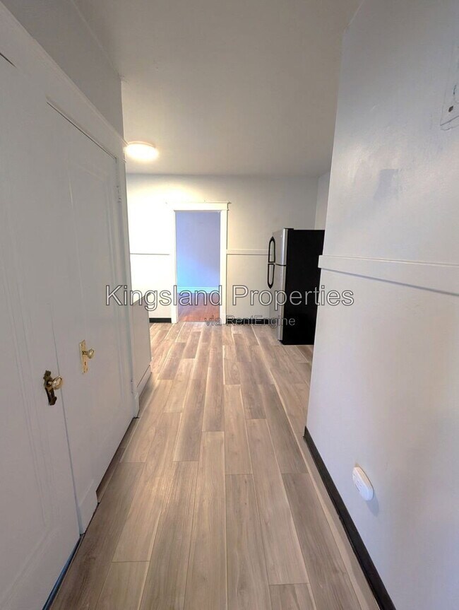 Building Photo - 4982 Oleatha Ave