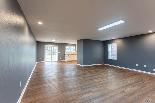 Building Photo - 2401 Bell Manor Dr SW