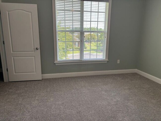 Building Photo - 89 Gallery Dr