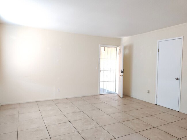 Building Photo - 2 bedrooms 1 bath apartment in El Cajon