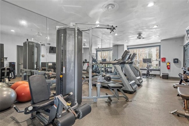 Building Photo - 955 Juniper St NE