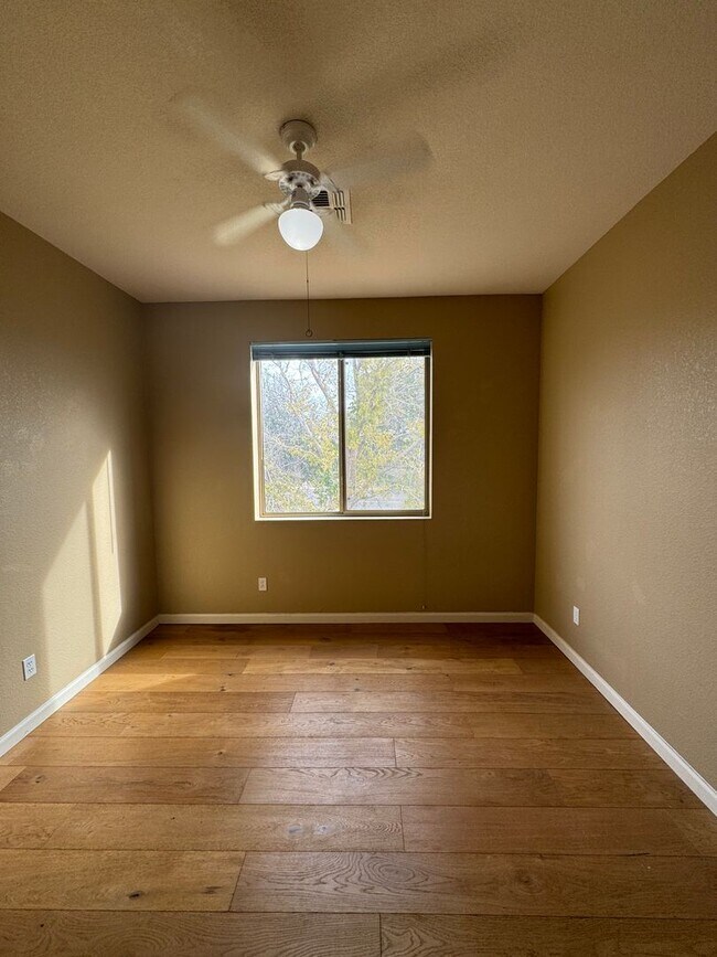 Building Photo - 5415 W Buffalo St