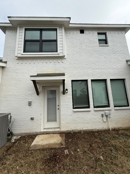 Building Photo - 1108 Bowie Dr