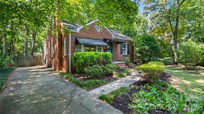 Building Photo - 2126 Arnold Dr