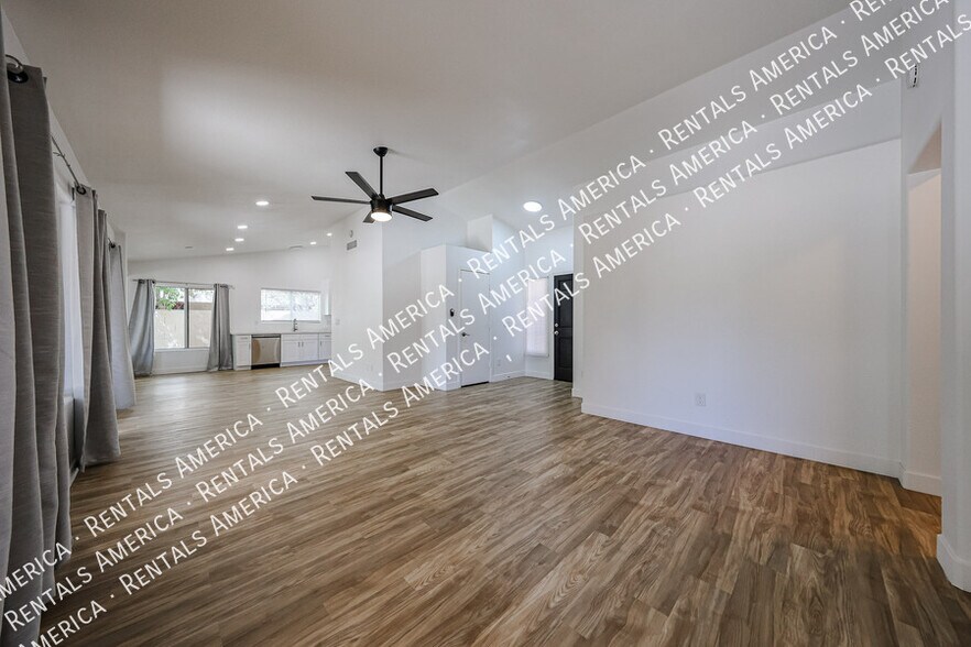 Building Photo - 7323 E Indigo St