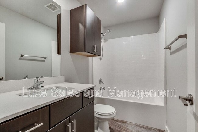 Building Photo - 17604 Sunny Hollow Rd