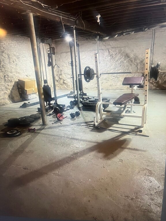 Building Photo - 277 Read St