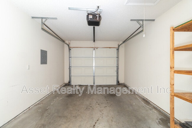 Building Photo - 385 Hawthorne Oaks Way